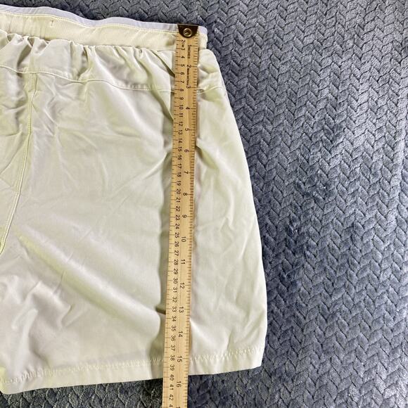 Men’s Fabletics Athletic Shorts Medium Off-White Lined 5’’Inseam Fundamental - Picture 8 of 9